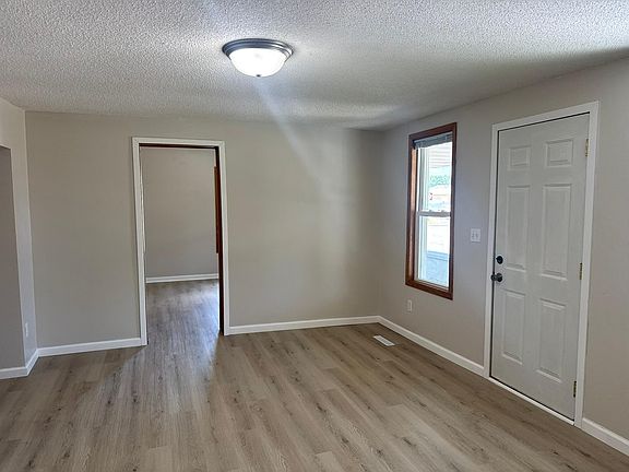 5th image of 400 S Main St
