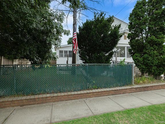 4th image of 303 Oceanside Parkway
