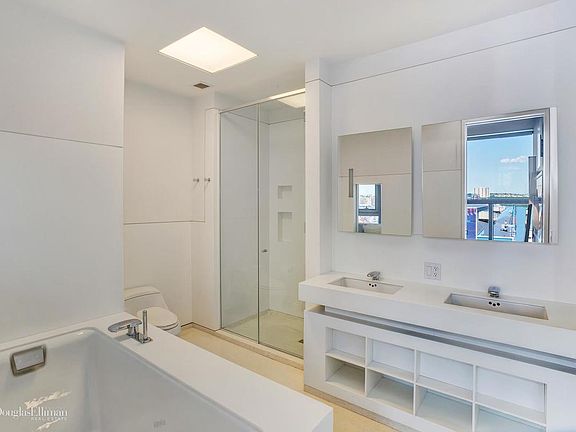 4th image of 100 11th Ave APT 8A