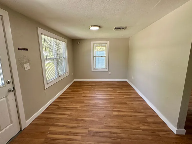 902 Canal Dr — Photo 5