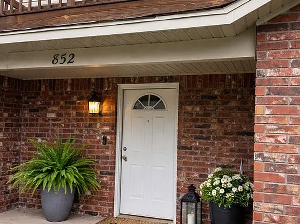 852 W Peachtree Dr, Fayetteville, AR 72703