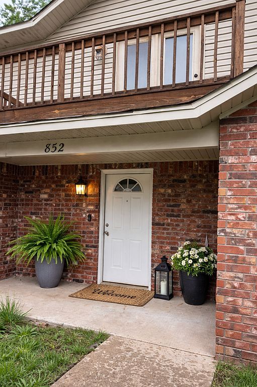 852 W Peachtree Dr - Property Image