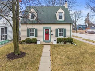 4975 North Hollywood AVENUE, Whitefish Bay, WI 53217