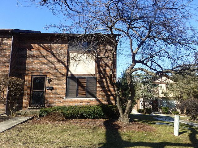 1st image of 1S282 Windsor Ln