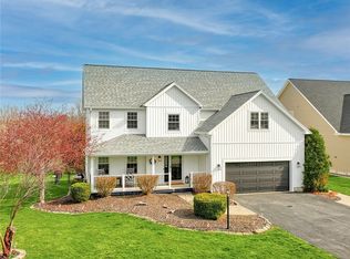 6430 Sunray Crest Dr, Victor, NY 14564