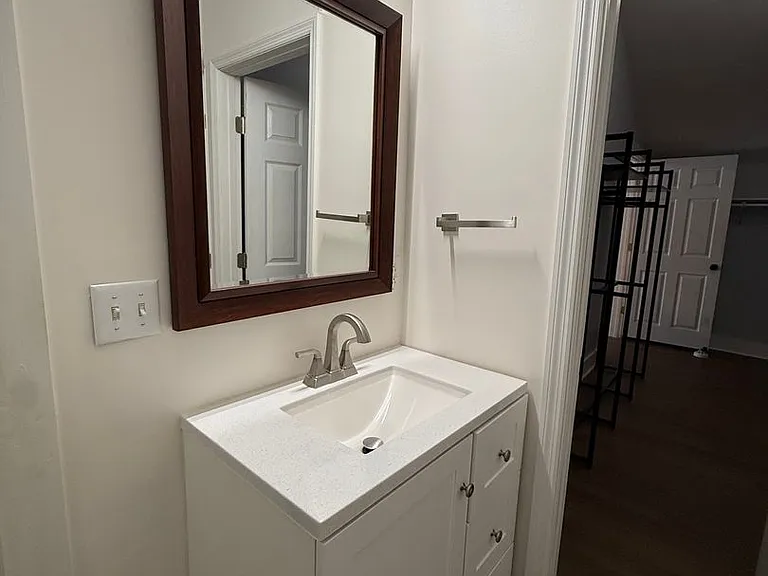 414 Center Ave — Photo 10