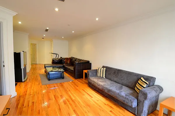 Rented by Smart City Real Estate LLC | media 28