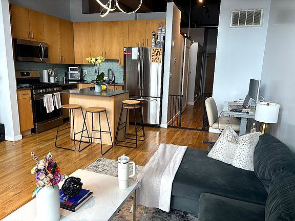 2nd image of 1918 S Michigan Ave APT 305