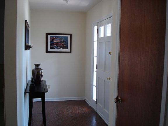 4th image of 707 Mac Neil Dr