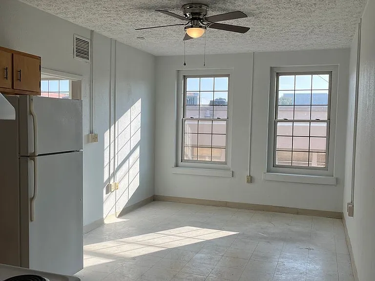 137 E Main St — Photo 1