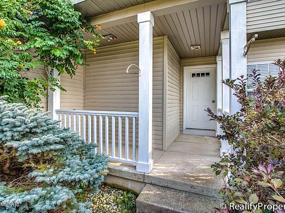 2nd image of 1566 Maple Hollow St SE