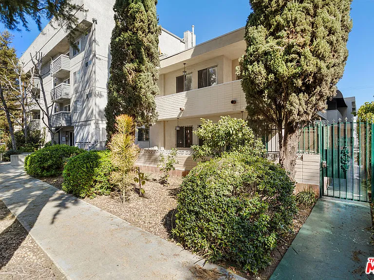 314 S Clark Dr #2 — Photo 48