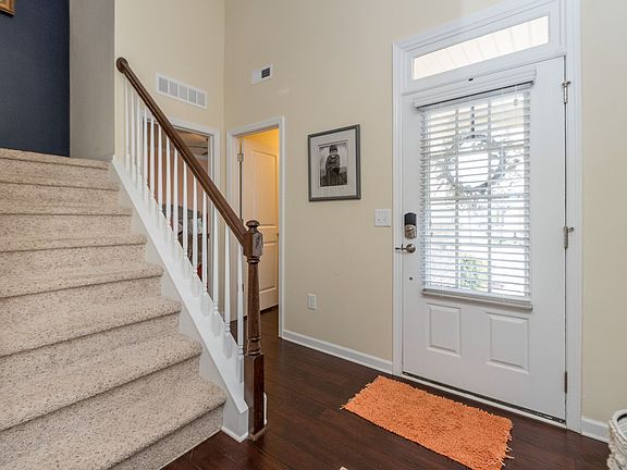 4th image of 56 Heathwood Dr
