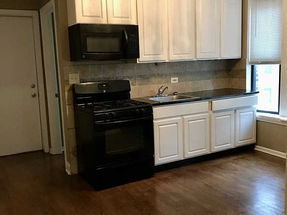 5th image of 856 W Montrose Ave APT 3A