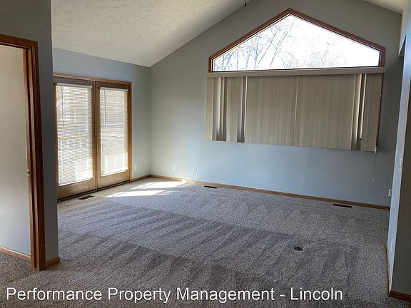 5th image of 3221 Orwell St