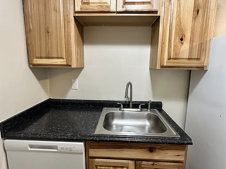 Shalamar Apartments — Photo 15