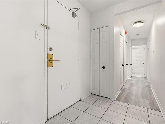 4th image of 2411 New St #201