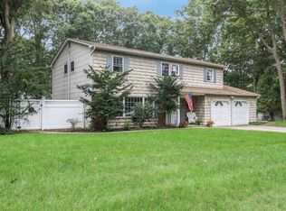 6 Gayle Ct, Port Jefferson Station, NY 11776