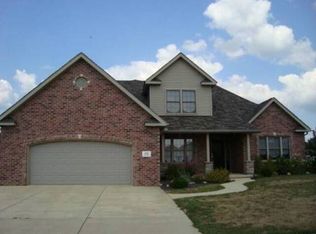 601 Buckhaven St, Pekin, IL 61554