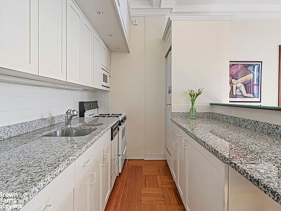 4th image of 417 Riverside Dr APT 4D