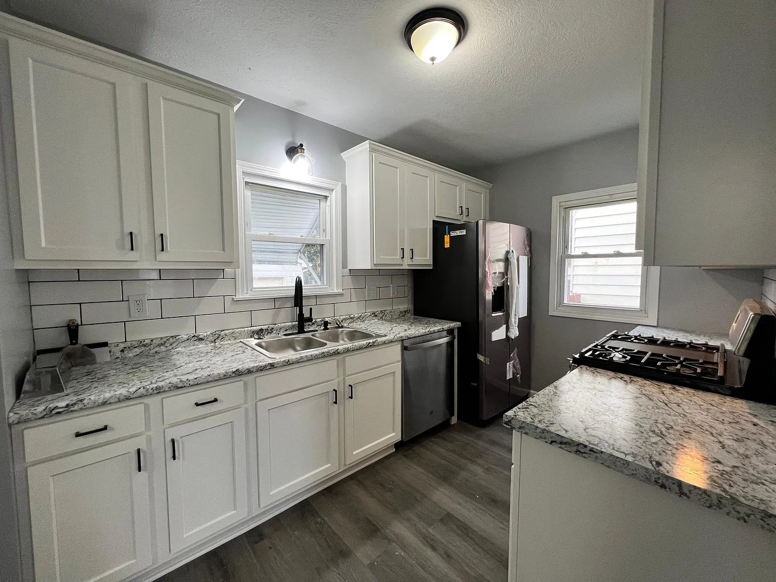 3 bed, 1.5 bath, 1040 sqft, $1,300 — Photo 2