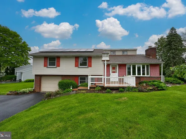 2320 New St, East Petersburg, PA 17520