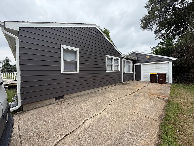 907 Merrill Ave — Photo 4