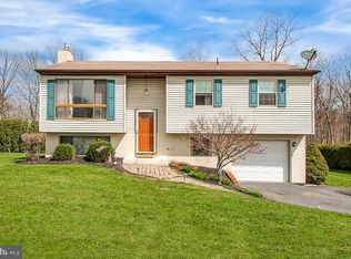 41 Carriage Cir, Oley, PA 19547