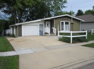 1003 11th St, Grundy Center, IA 50638