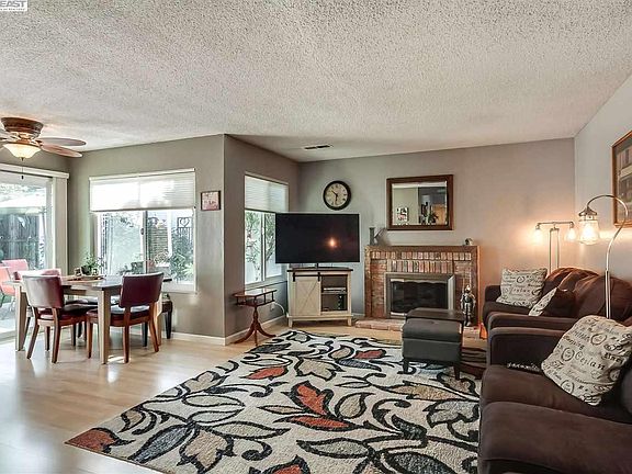 4th image of 34540 Wells Ave