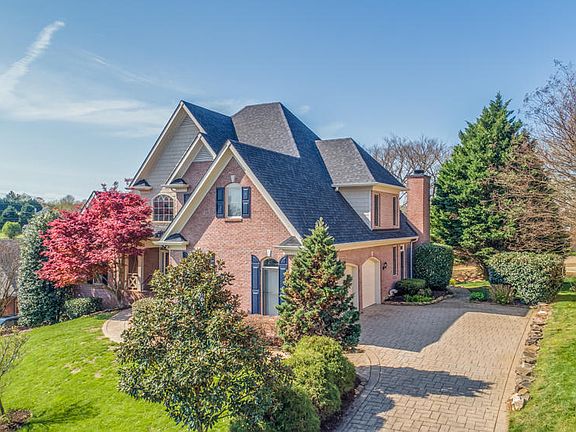 3rd image of 1015 Shadow Brook Dr