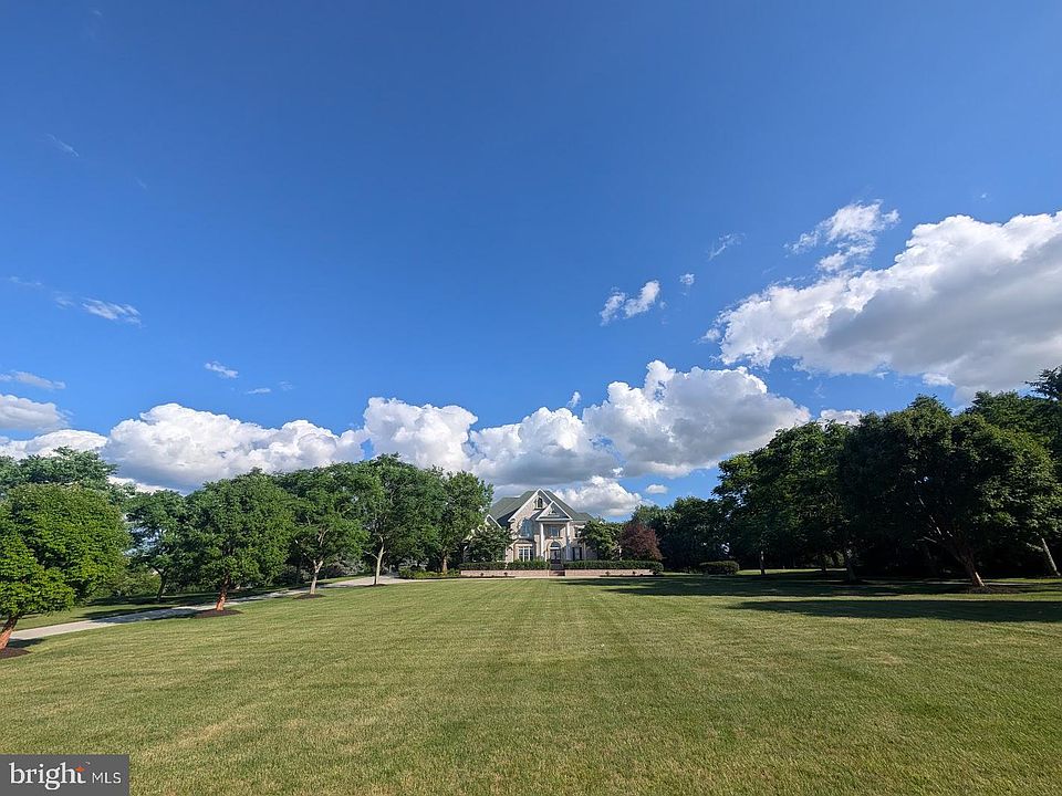 1st image of 13 Southwatch Ln