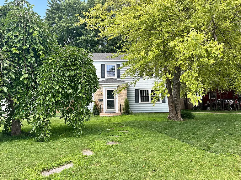 1010 SW Kenworthy Dr — Photo 2