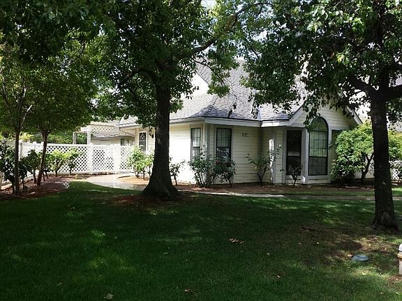 2nd image of 971 E Foxhill Dr