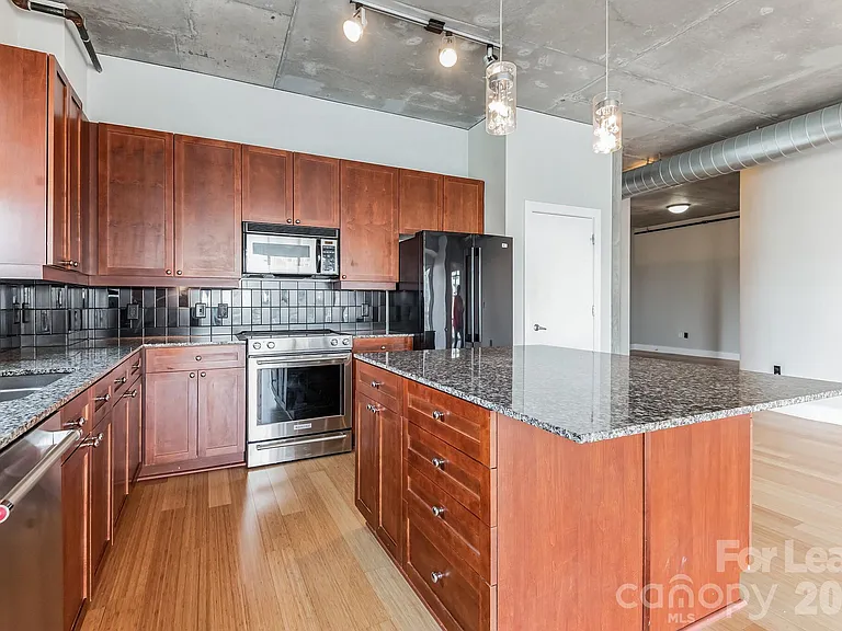 505 E 6th St #504 — Photo 7