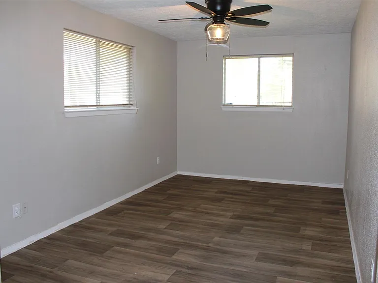 4406 Lost Lake Ln — Photo 22