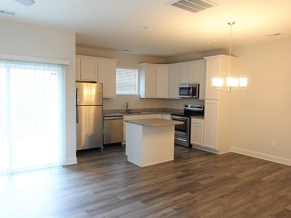 5th image of 132 Creekland Way #1
