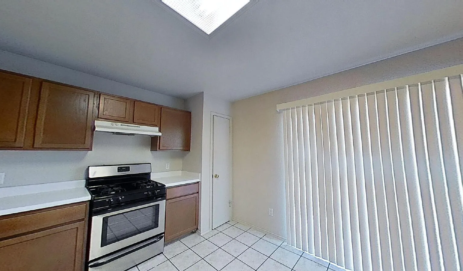 3 bed, 2.0 bath, 1680 sqft, $1,950 — Photo 3