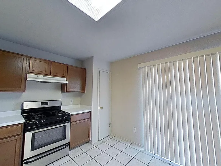 1200 Hughmont Dr — Photo 3