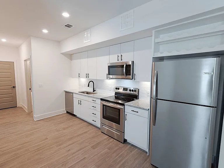 The Parian Luxury Apartments — Photo 43