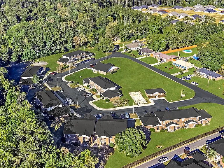 Robertsdale Village Apartments — Photo 6