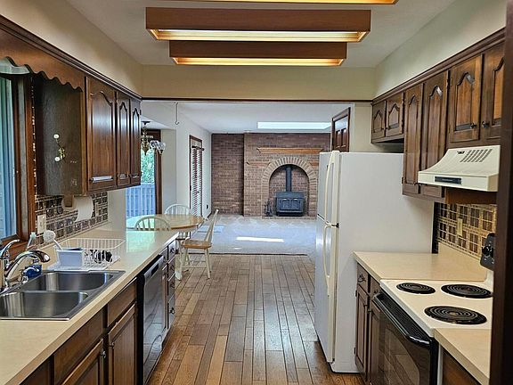 2nd image of 146 Knoll Dr