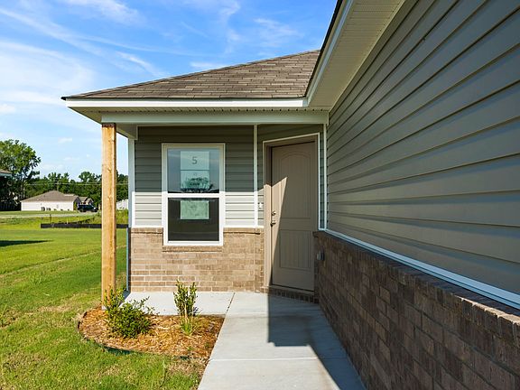 3rd image of 15 Farmhouse Cir