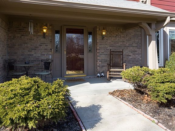 2nd image of 242 Lansdowne Dr