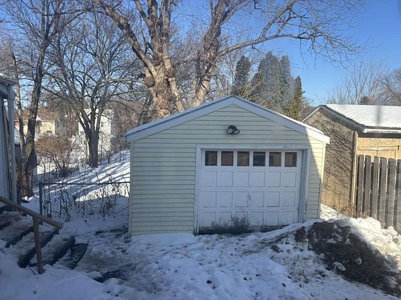 3rd image of 1318 Benton St