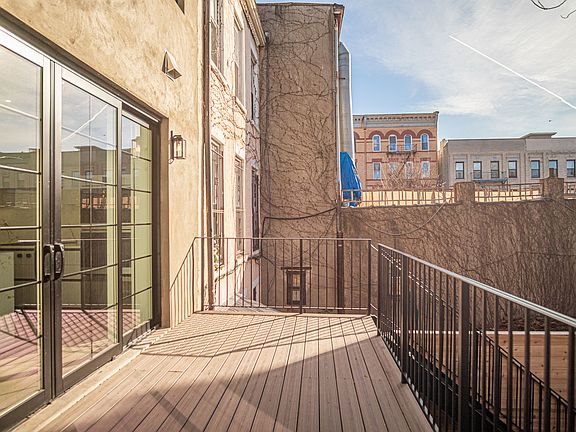 4th image of 438 Throop Ave #3