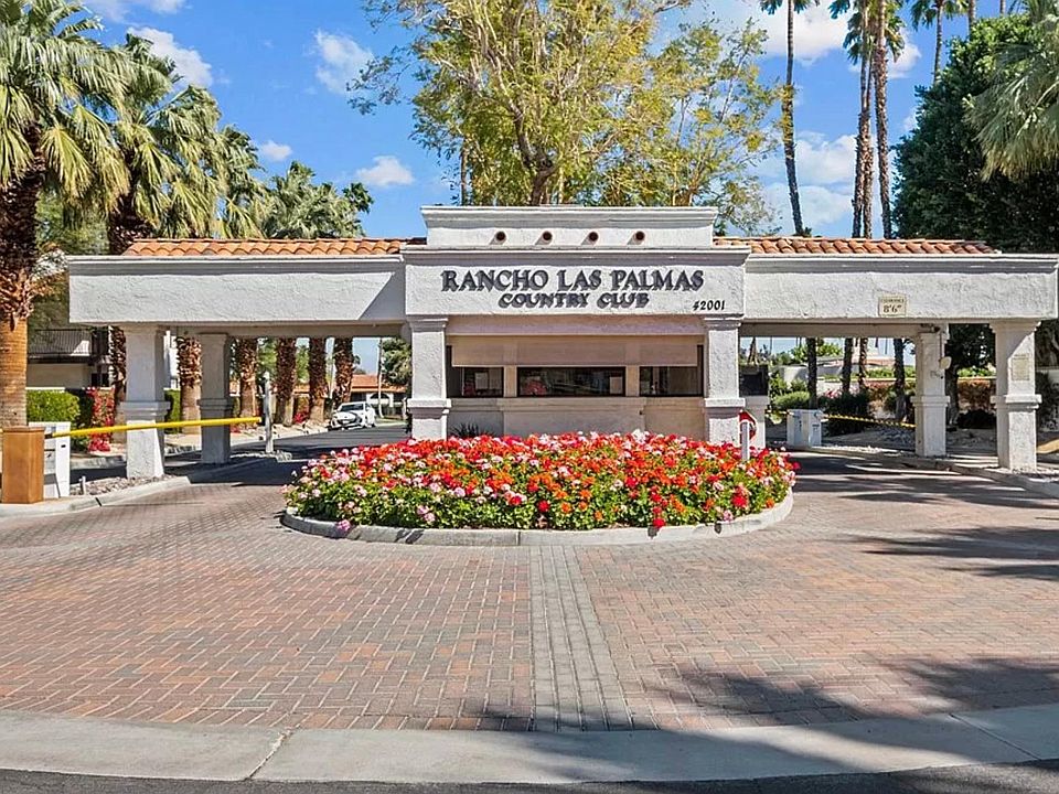 Entrance to the Country Club