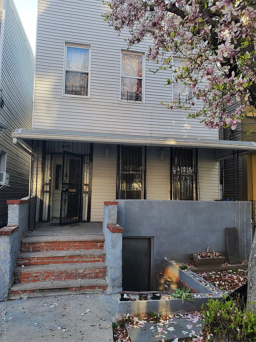 971 Teller Avenue photo 1