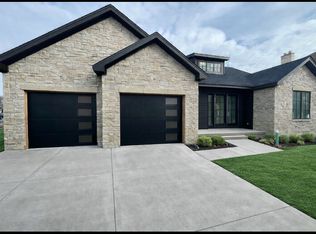 1435 Pfingsten Rd, NORTHBROOK, IL 60062