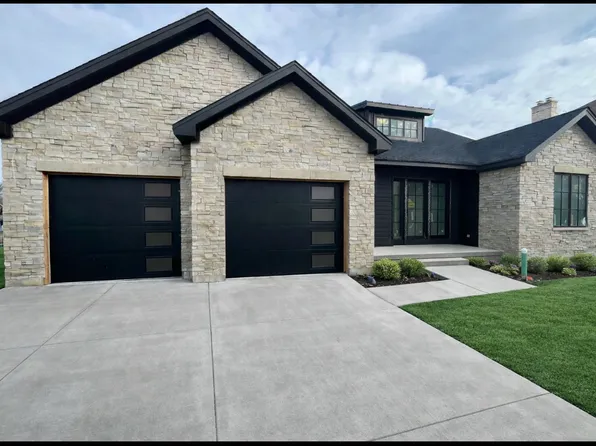 1435 Pfingsten Rd, Northbrook, IL 60062